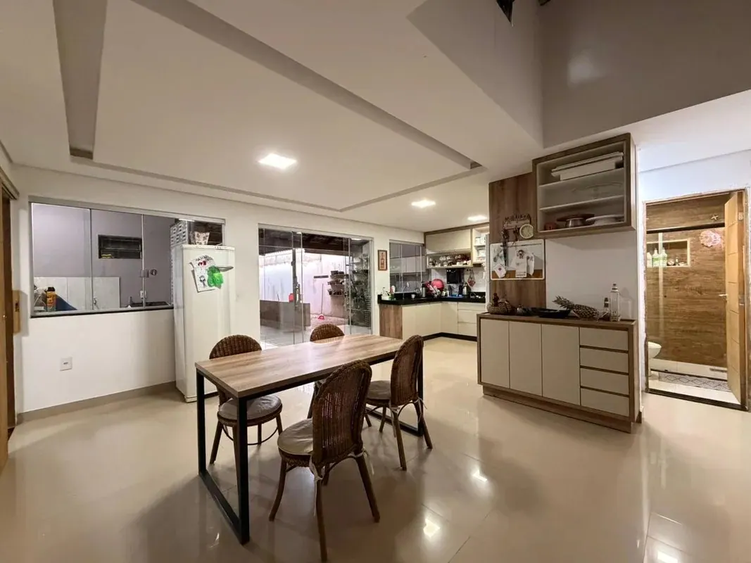 Casa em condomínio com 4 quartos — foto 1